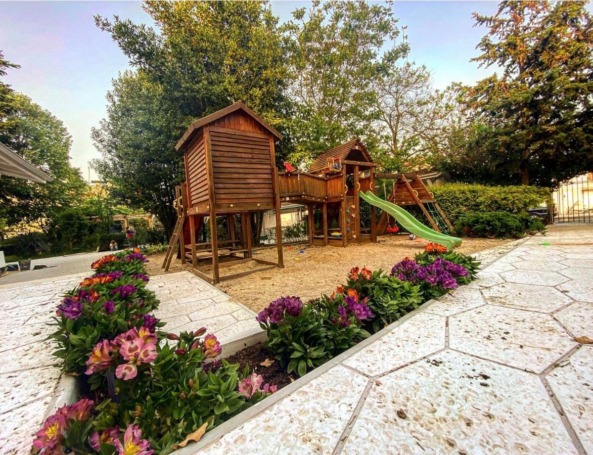 Friends Family Hotel Lozeneț Exterior foto